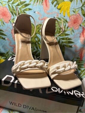 DIVA Lounge Cream Chain-Accent Block Heels